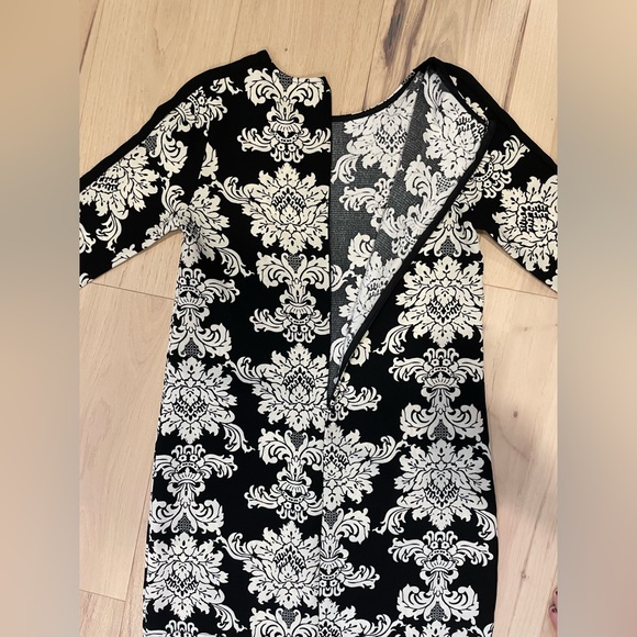 Everly Classic Black And White dress - Picture 4 of 10